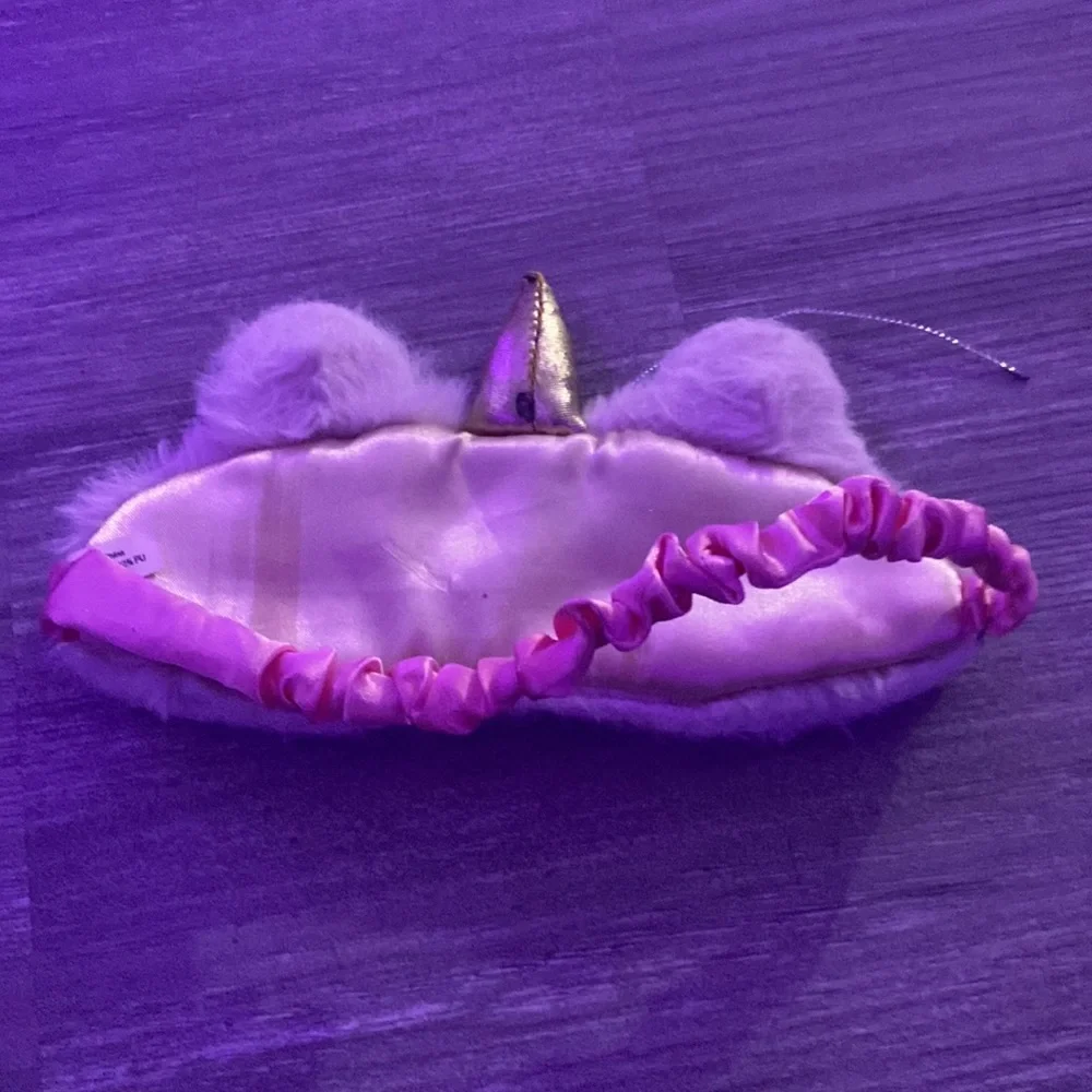 White unicorn fluffy sleeping mask